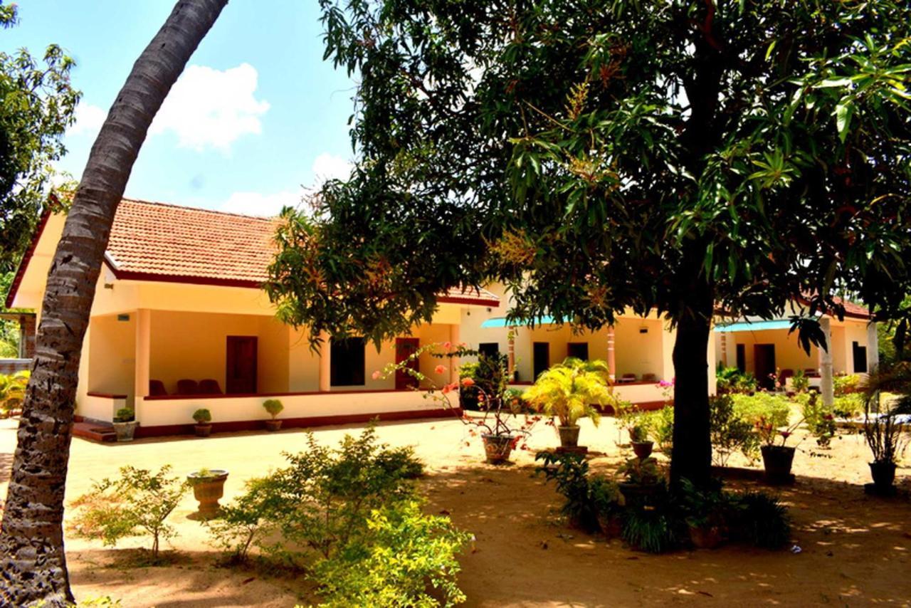 Yaswi Guest House Passikudah Exterior foto
